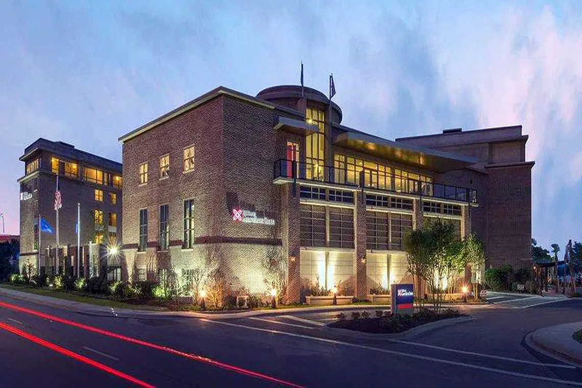 Hilton Garden Inn Charleston Waterfront / Downtown