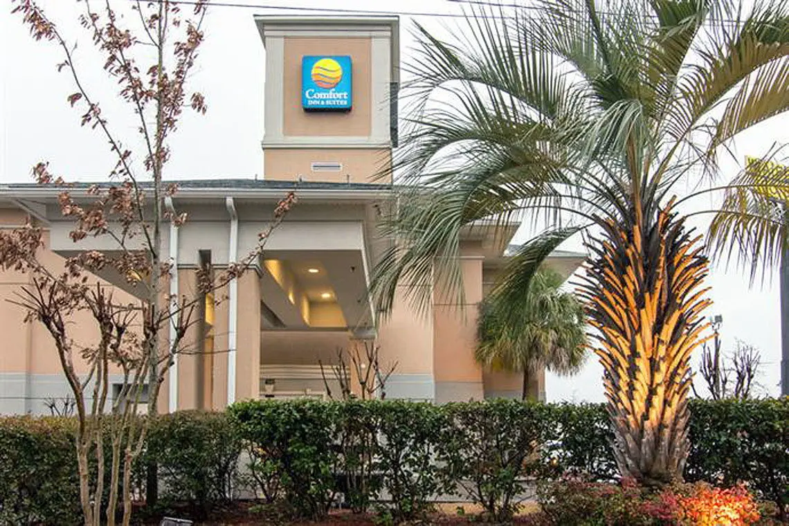 Comfort Inn & Suites Airport / Convention Center