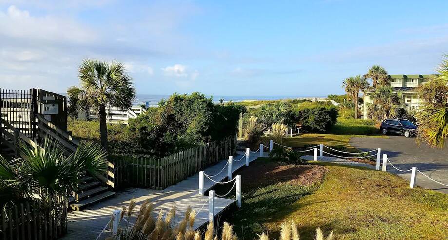 Beautiful 1-BR Oceanfront - Closest to B...