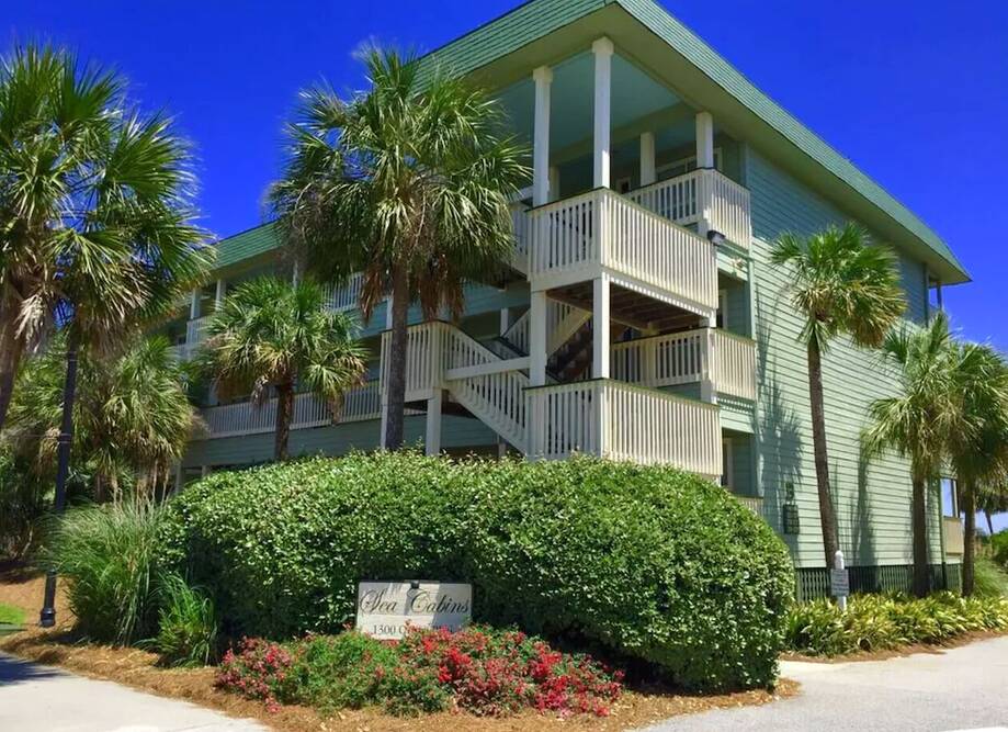 NEW LISTING- COMPLETELY RENOVATED Oceanv...