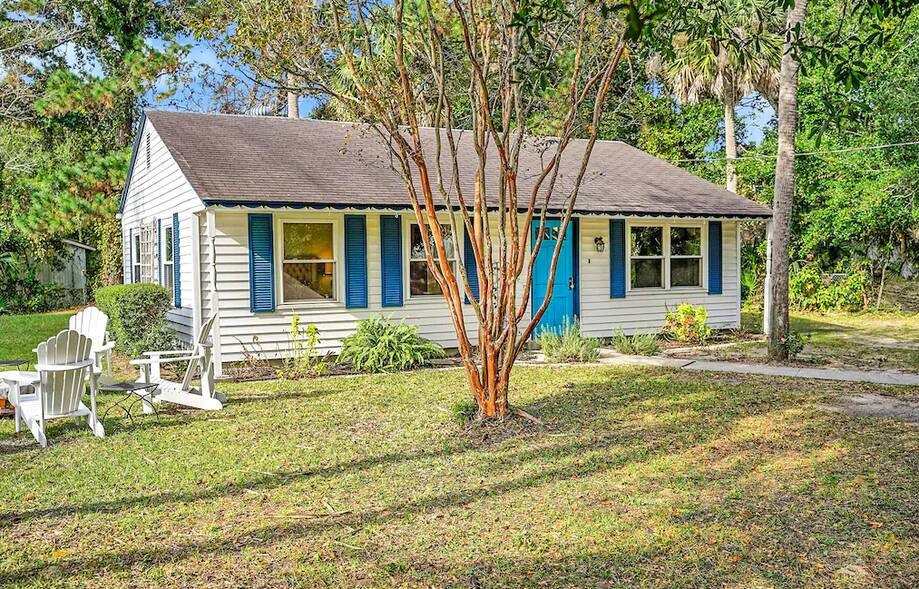 Cozy, Family-Friendly Cottage with Fast ...