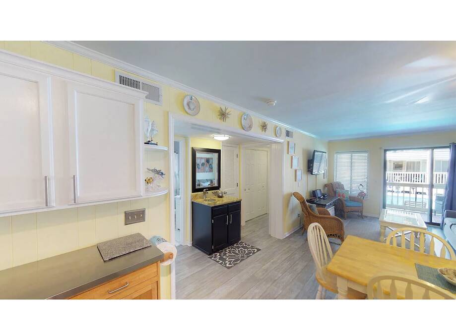 2 bed/2 bath condo across from beach wit...