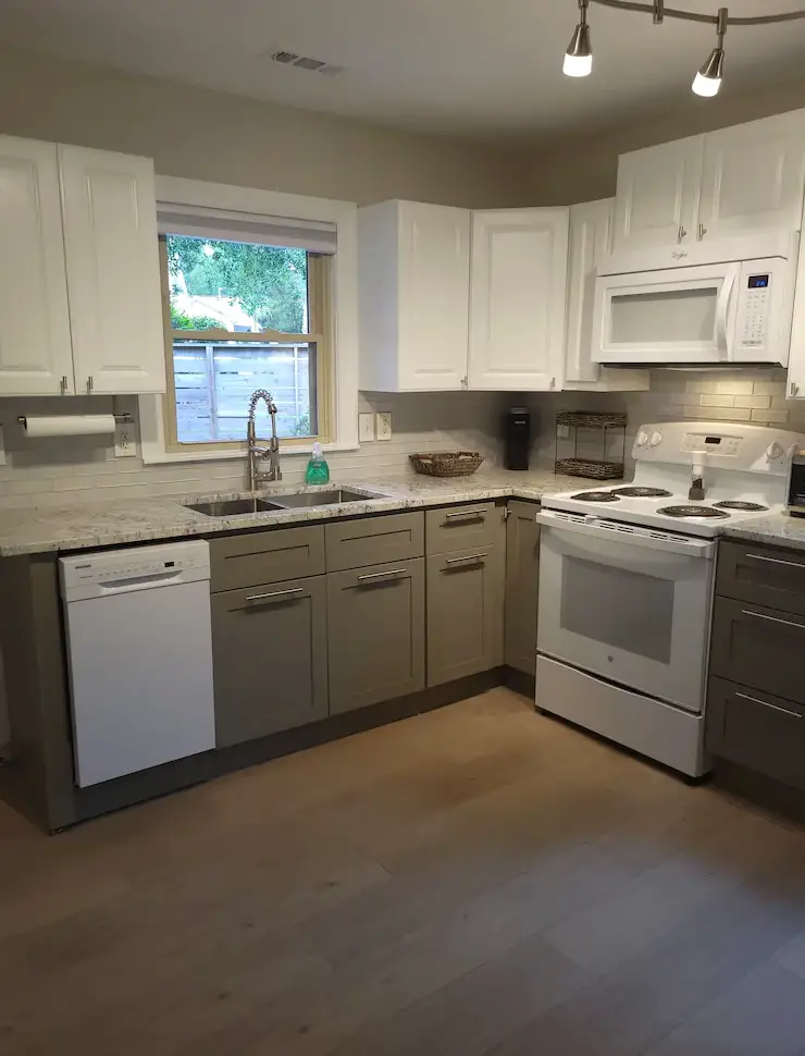 B-Southern Charm- 4 miles to Downtown Charleston and Close To All Areas!